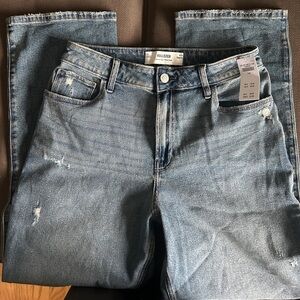 HOLLISTER womens jeans :)